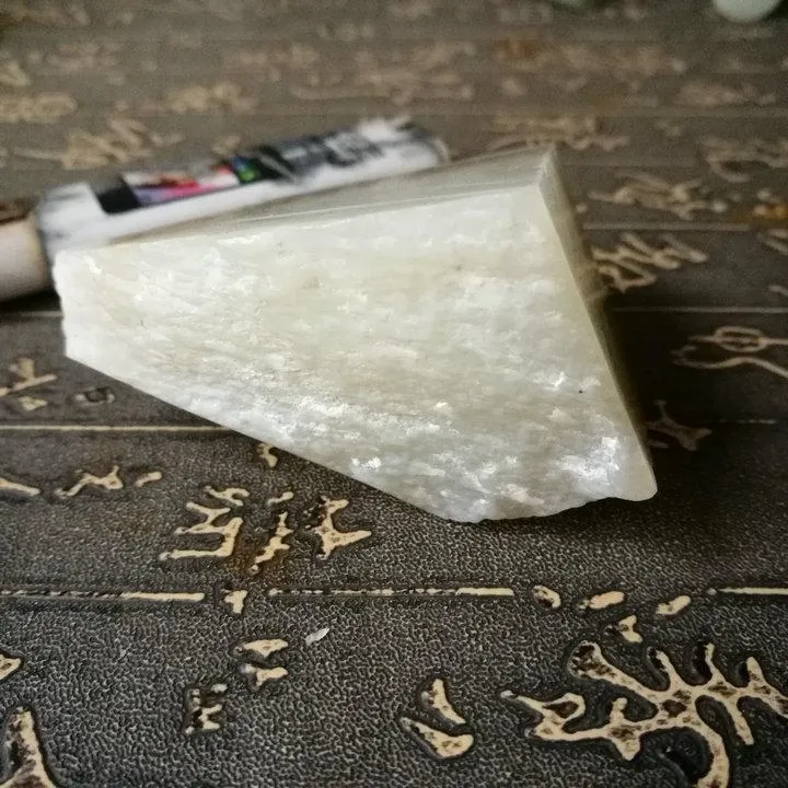 Natural Siberian Jade Rough Nephrite Raw (142g, 5.5X4X3cm)