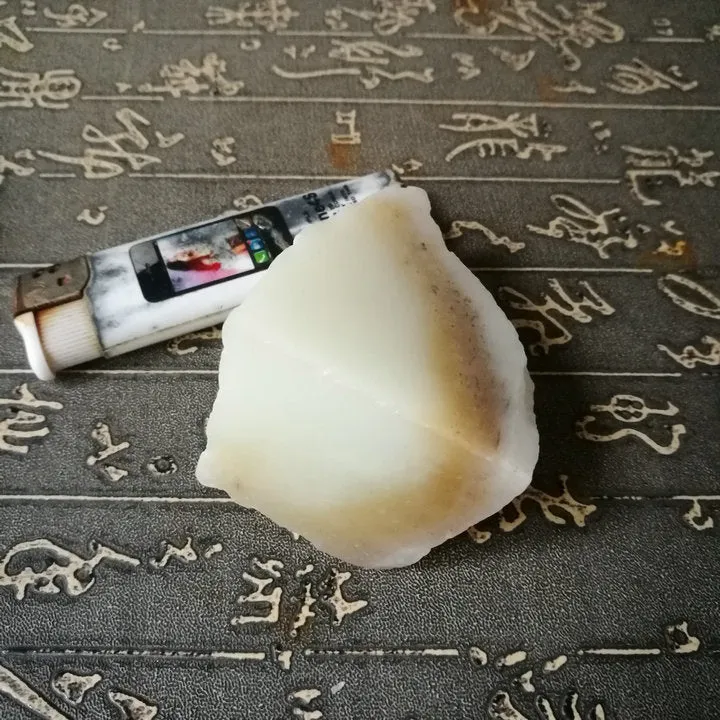 Natural Siberian Jade Rough Nephrite Raw (142g, 5.5X4X3cm)