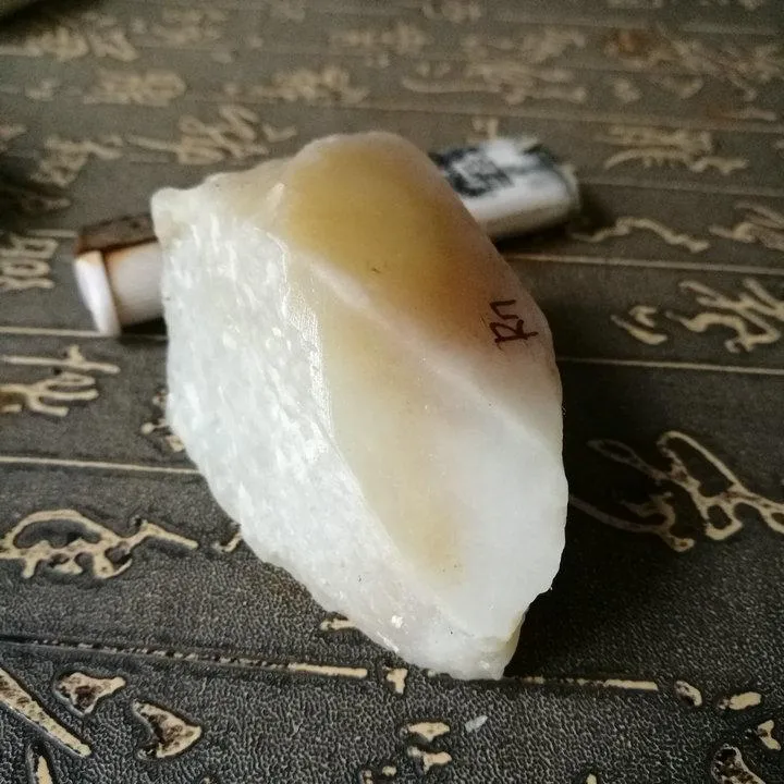 Natural Siberian Jade Rough Nephrite Raw (142g, 5.5X4X3cm)