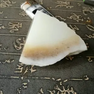 Natural Siberian Jade Rough Nephrite Raw (142g, 5.5X4X3cm)