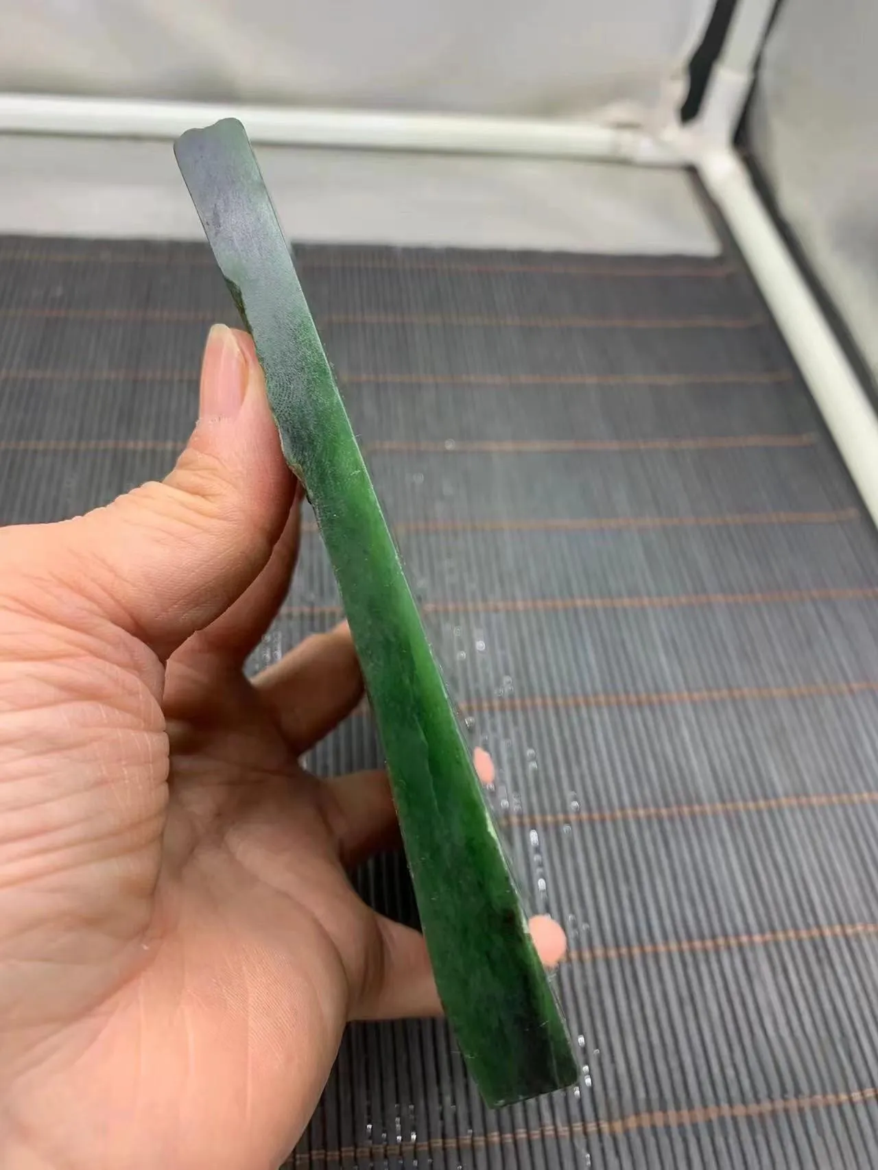 Natural Siberian Jade Rough Nephrite Raw (380g, 12.3X10.6X1.6cm)