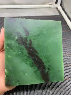 Natural Siberian Jade Rough Nephrite Raw (380g, 12.3X10.6X1.6cm)