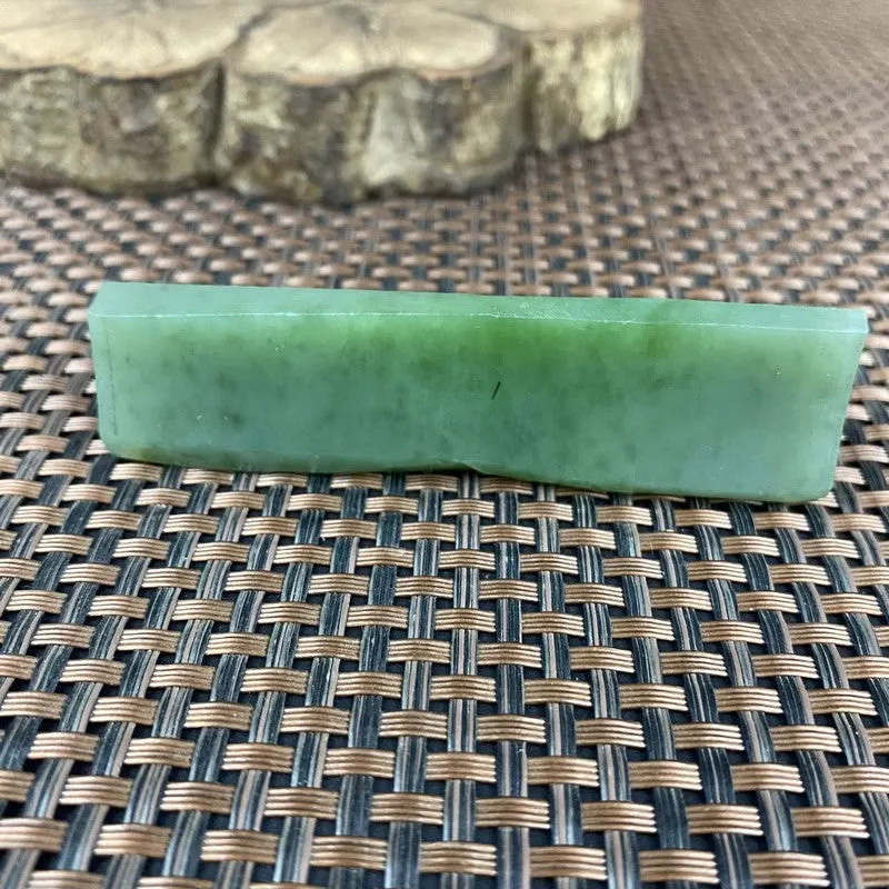 Natural Siberian Jade Rough Nephrite Raw (81g, 8.0X2.5X2.1cm)