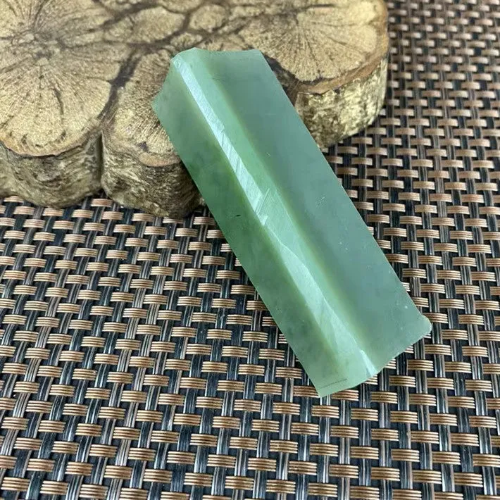 Natural Siberian Jade Rough Nephrite Raw (81g, 8.0X2.5X2.1cm)