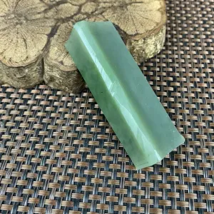 Natural Siberian Jade Rough Nephrite Raw (81g, 8.0X2.5X2.1cm)