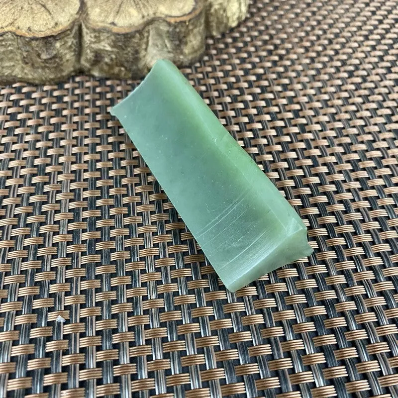 Natural Siberian Jade Rough Nephrite Raw (81g, 8.0X2.5X2.1cm)