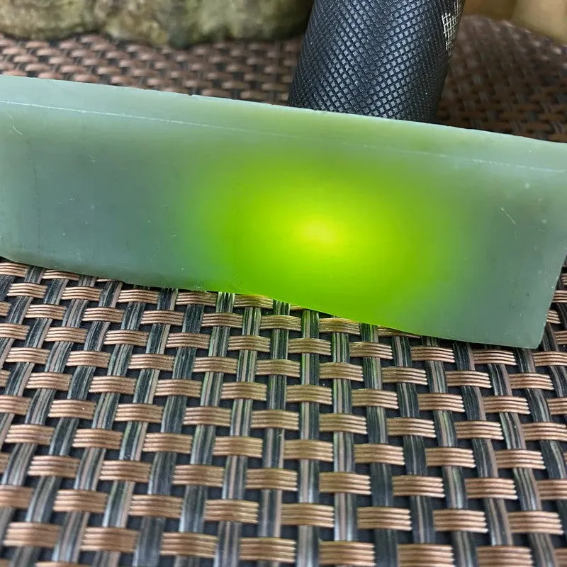 Natural Siberian Jade Rough Nephrite Raw (81g, 8.0X2.5X2.1cm)