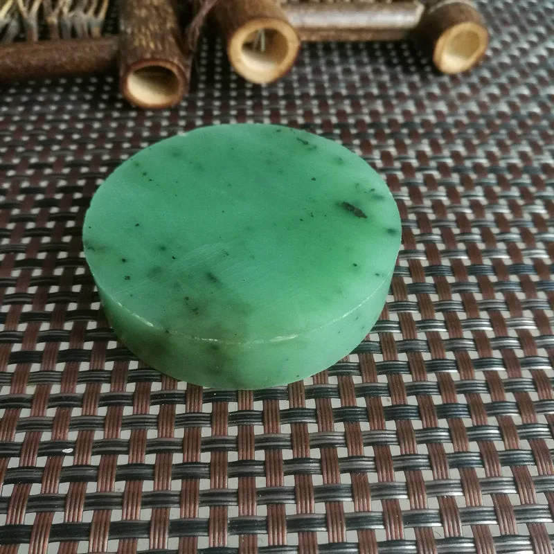Natural Siberian Jade Rough Nephrite Raw (88g, 5.4x1.3cm)