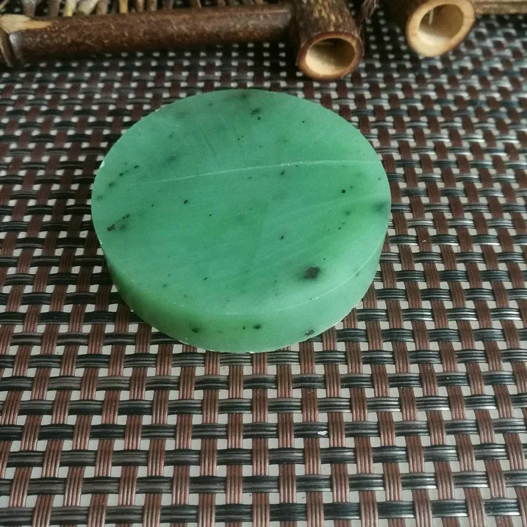 Natural Siberian Jade Rough Nephrite Raw (88g, 5.4x1.3cm)
