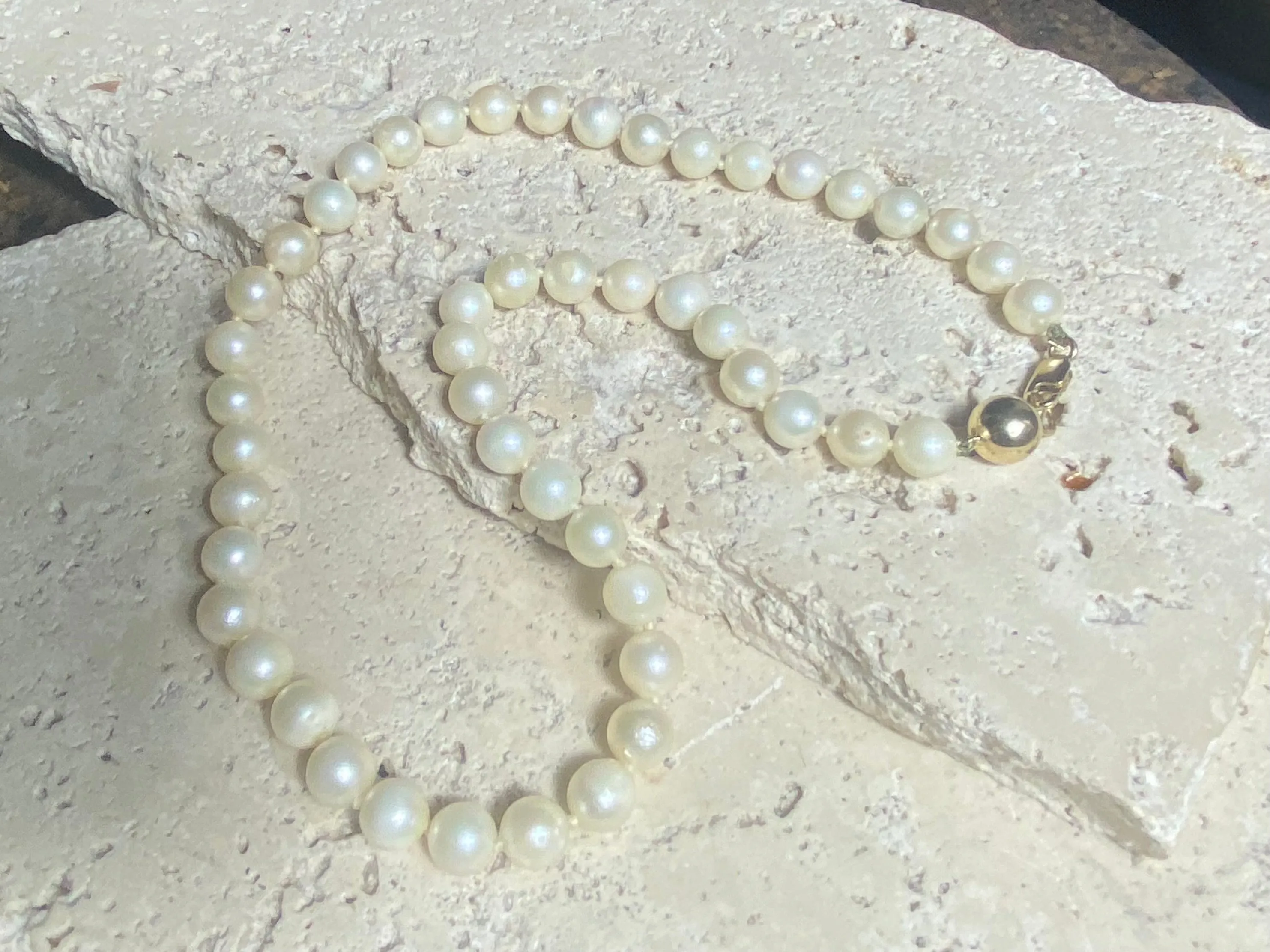 Pearl Necklace With Gold Clasp