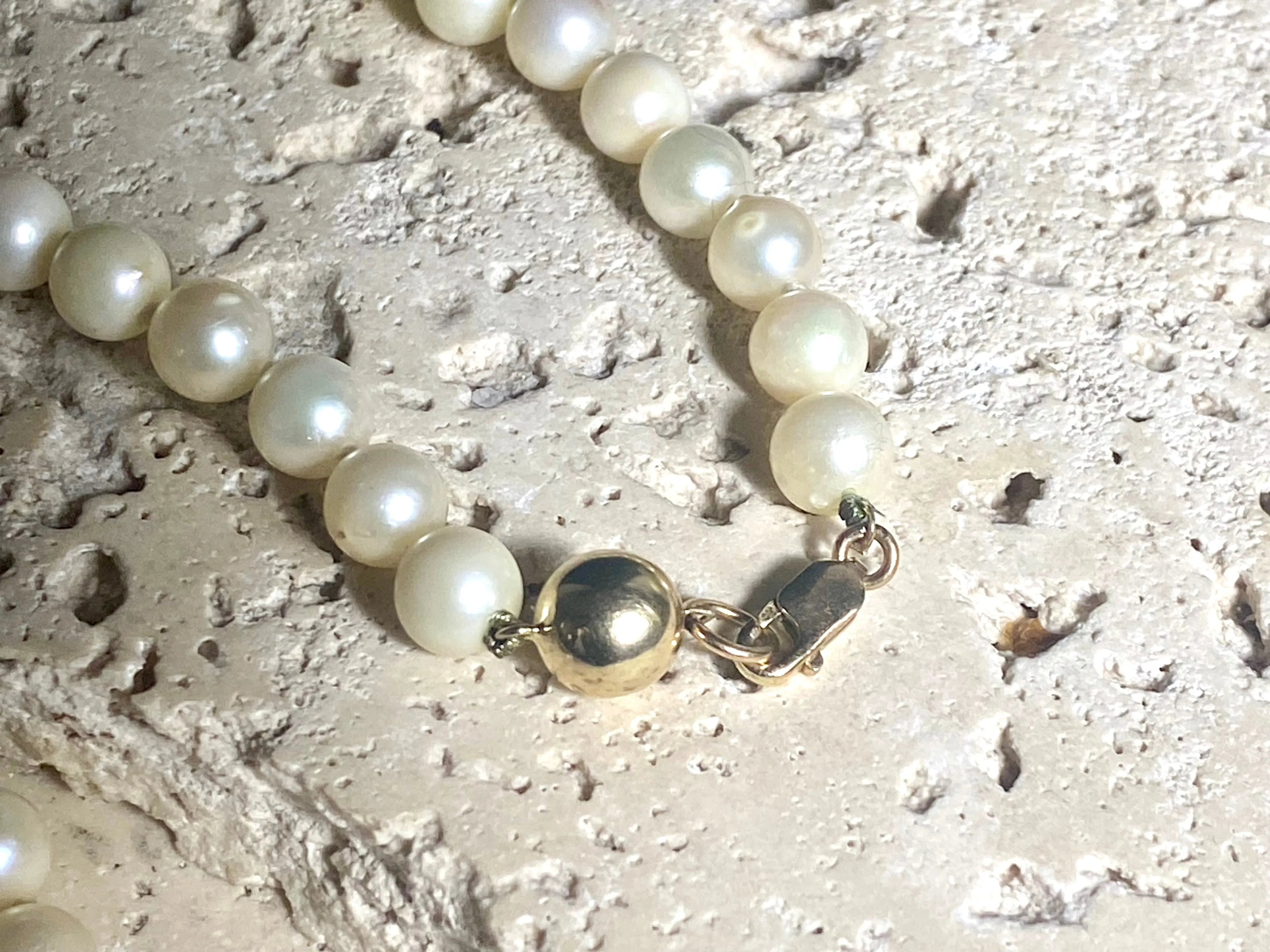 Pearl Necklace With Gold Clasp