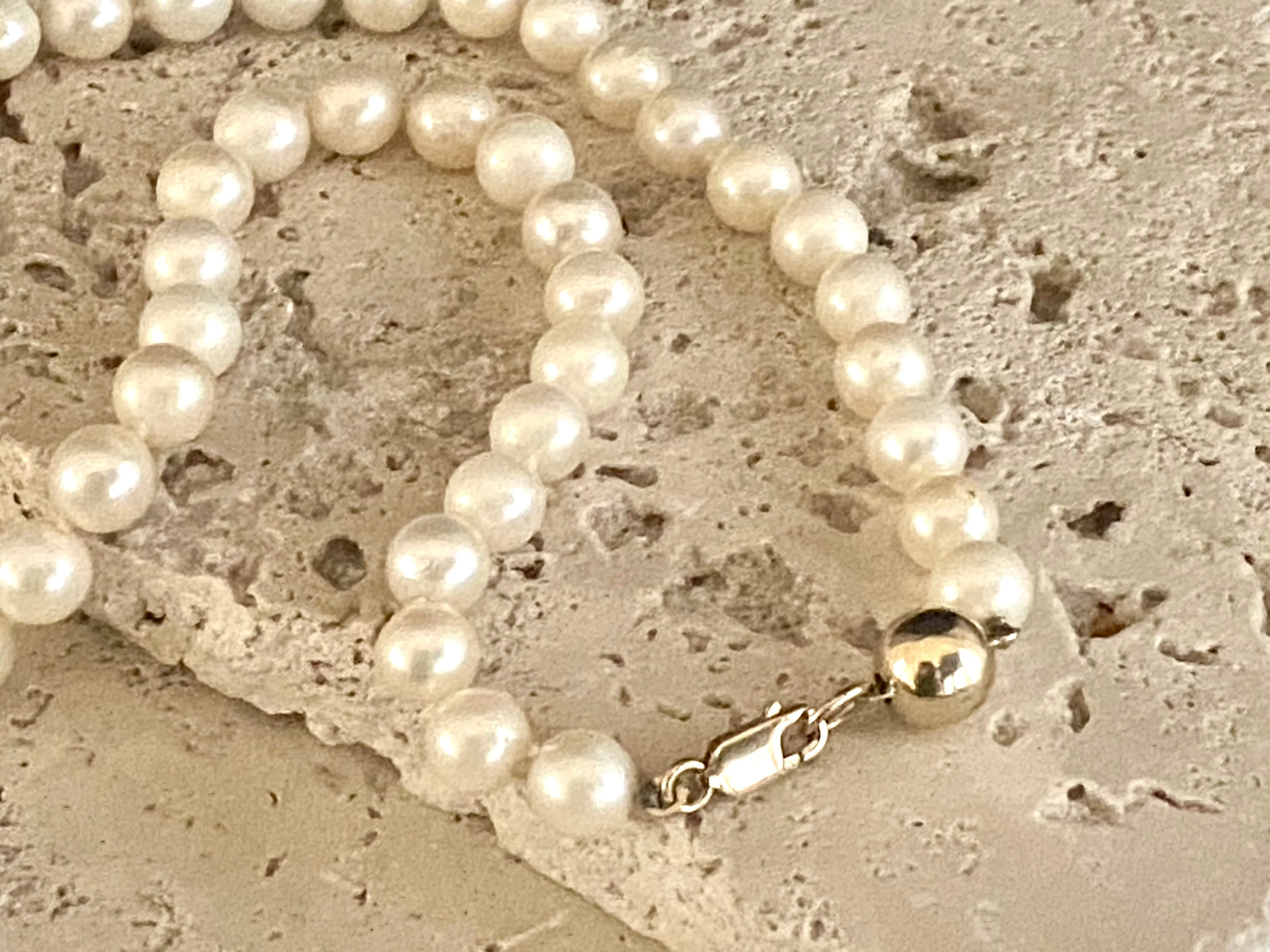 Pearl Necklace With Gold Clasp