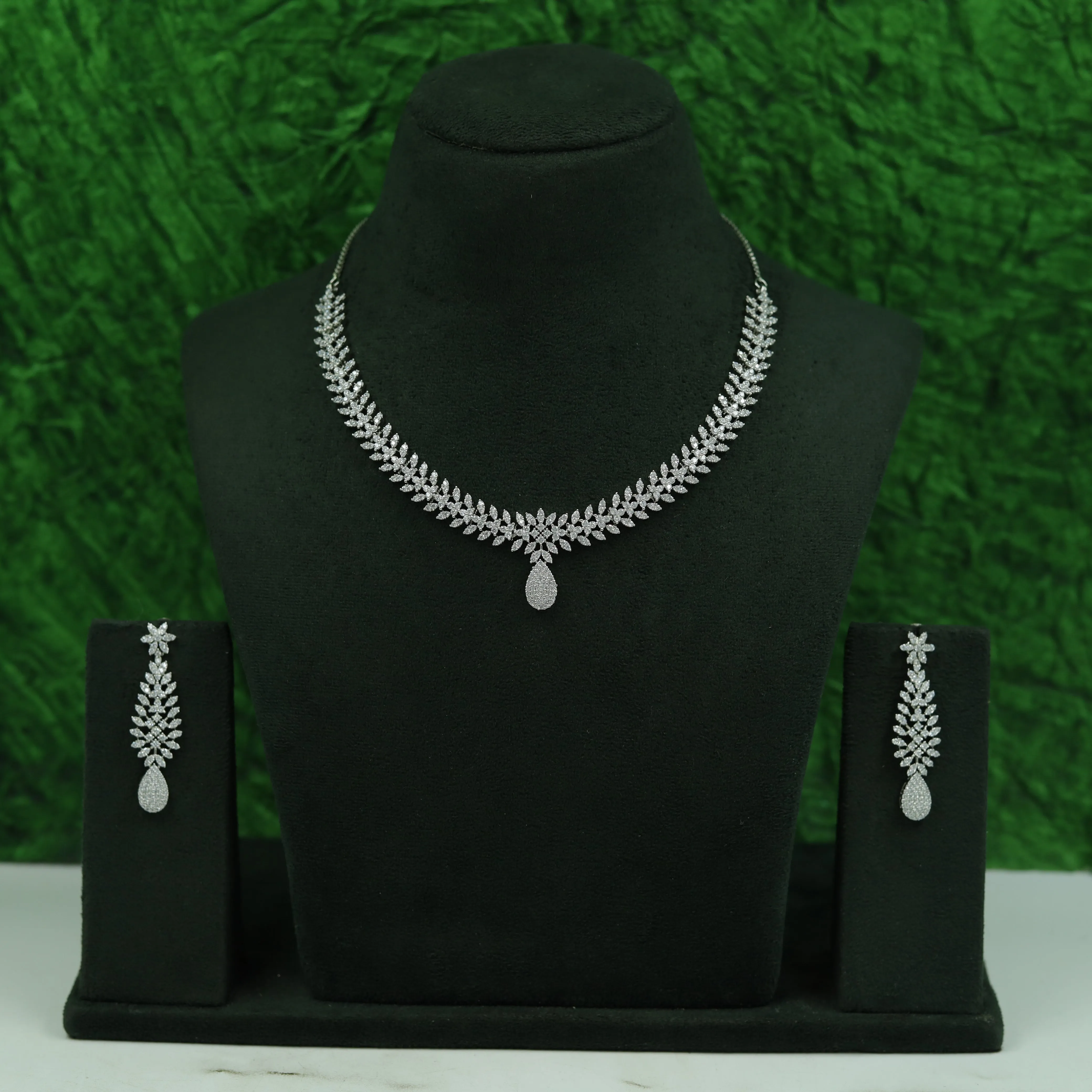 Round Neck Zircon/AD Necklace Set 16907-08
