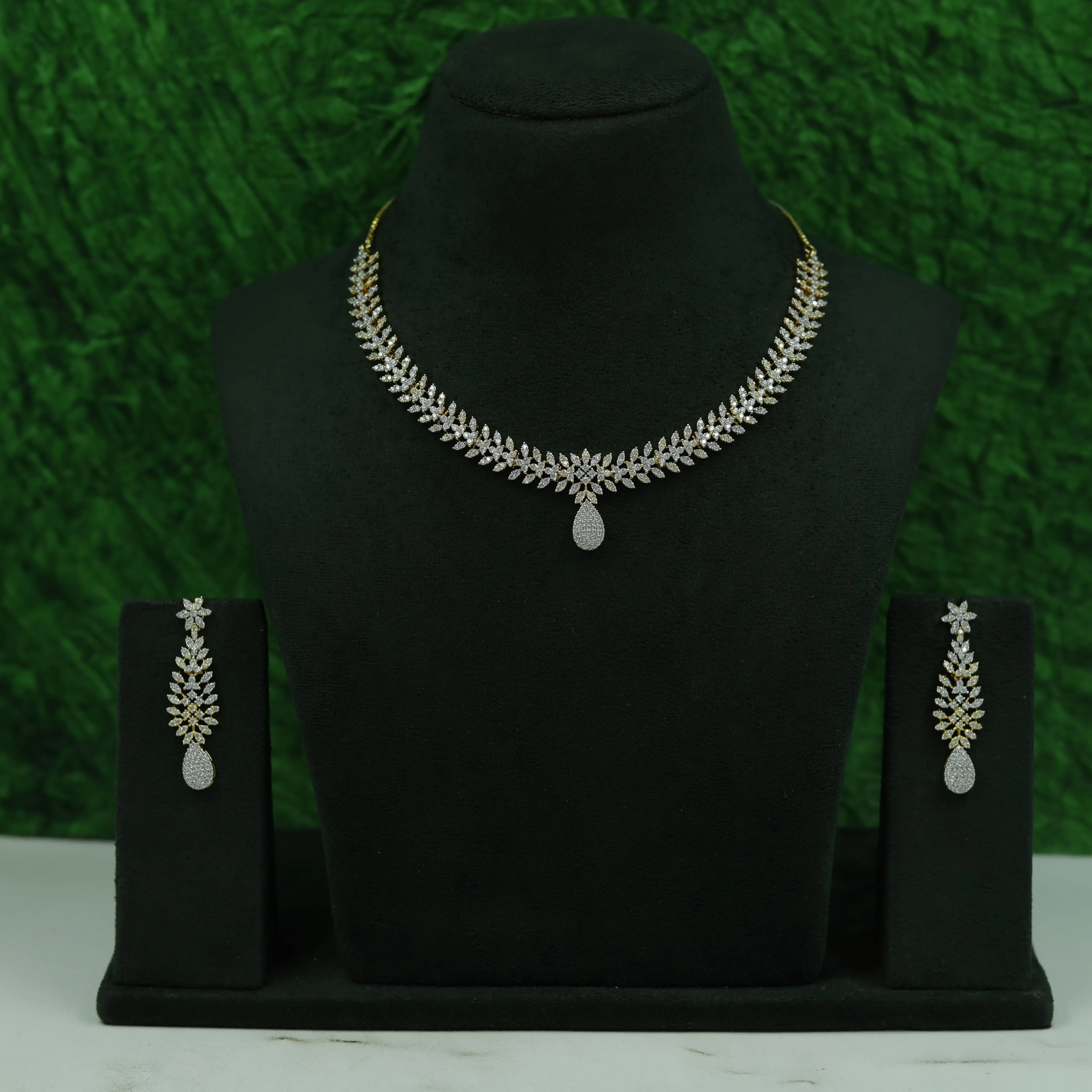 Round Neck Zircon/AD Necklace Set 16907-08