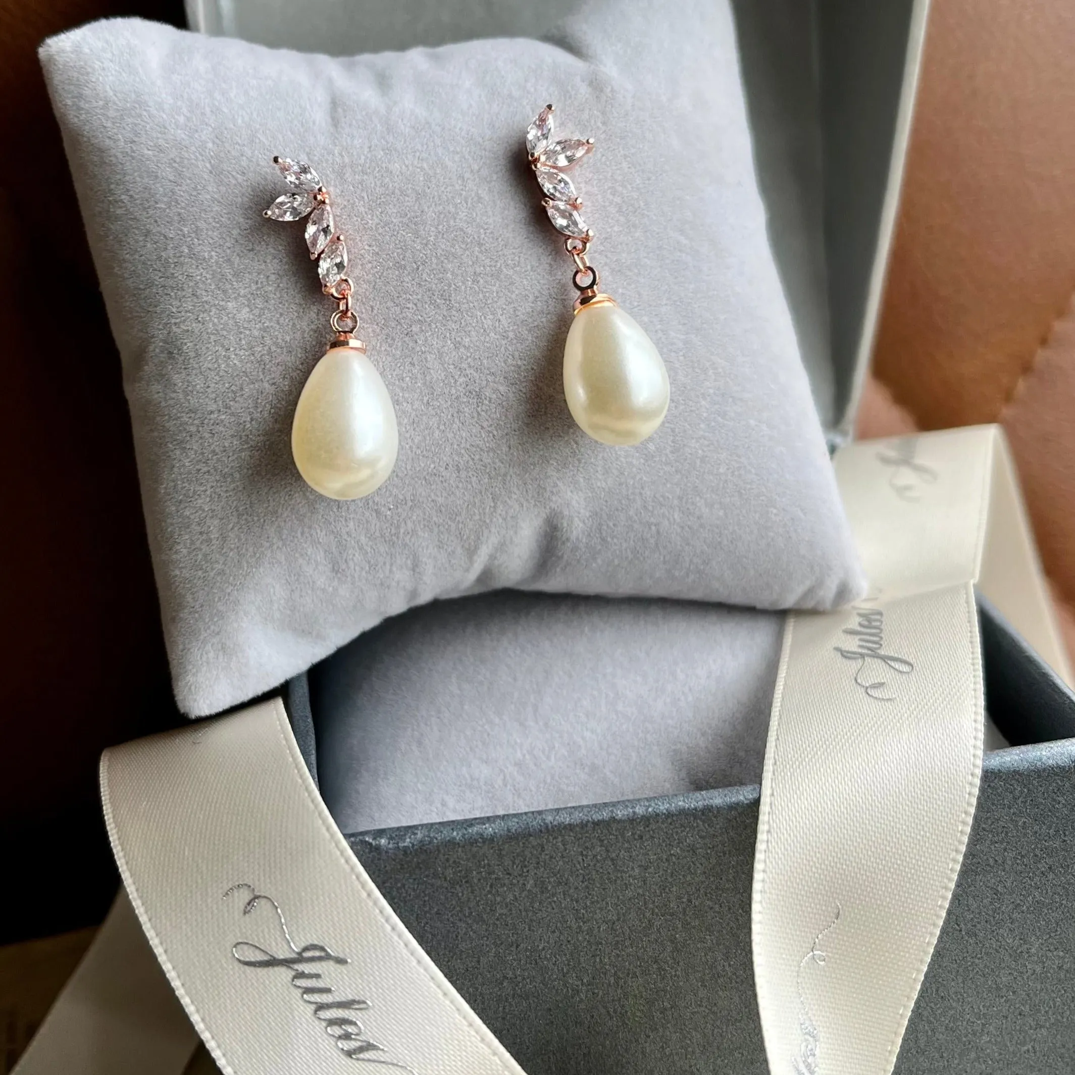 Shelly, Rose Gold & Pearl Earring
