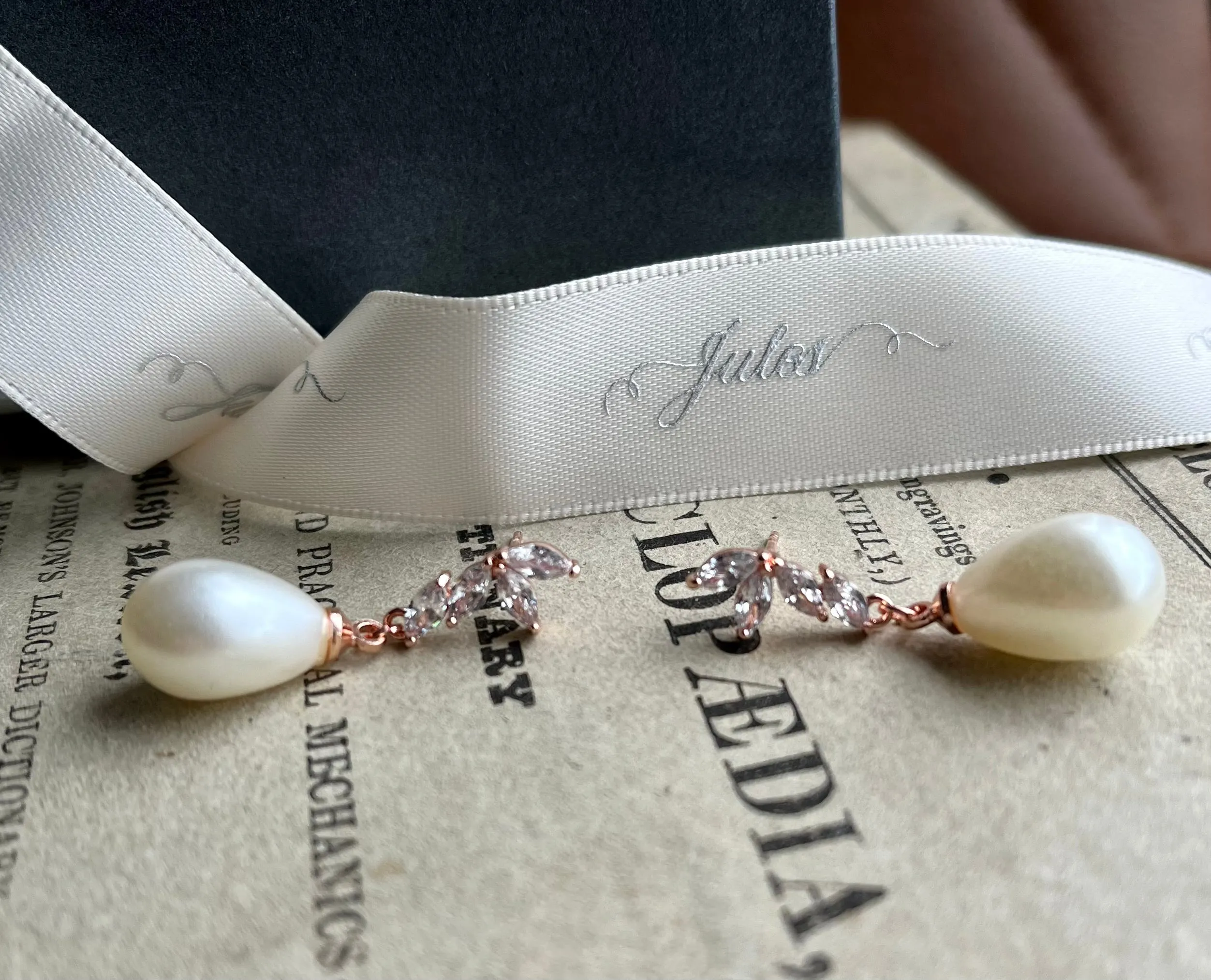 Shelly, Rose Gold & Pearl Earring