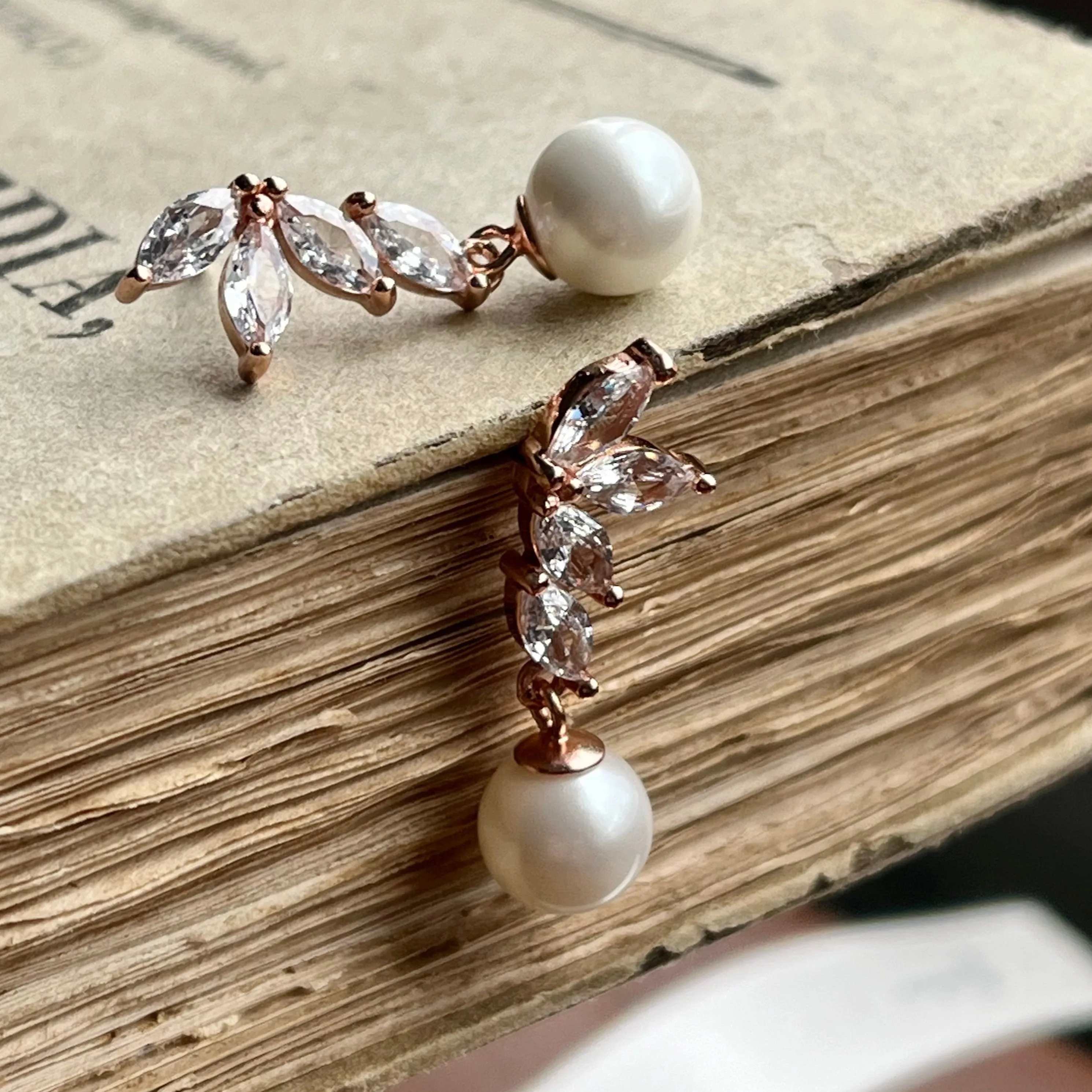 Shelly, Rose Gold & Pearl Earring