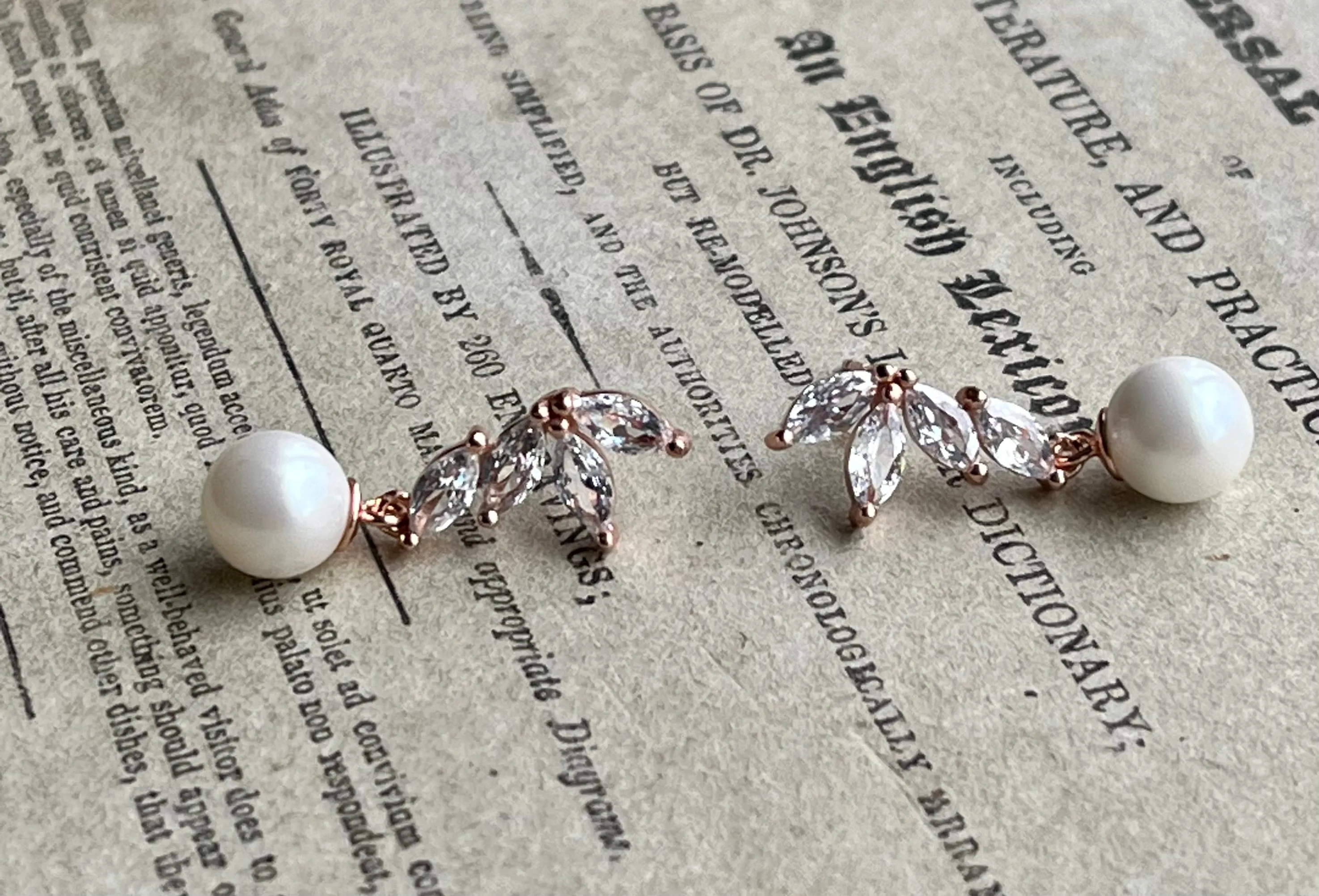 Shelly, Rose Gold & Pearl Earring