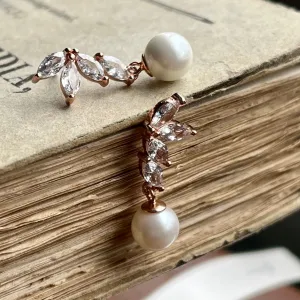 Shelly, Rose Gold & Pearl Earring