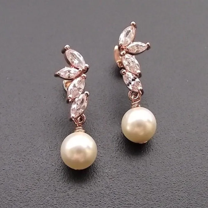 Shelly, Rose Gold & Pearl Earring