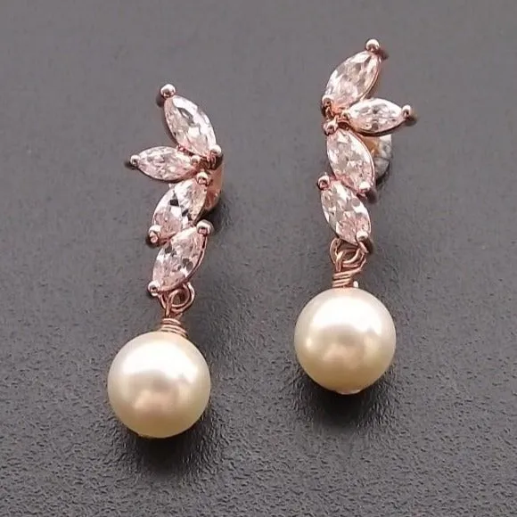 Shelly, Rose Gold & Pearl Earring