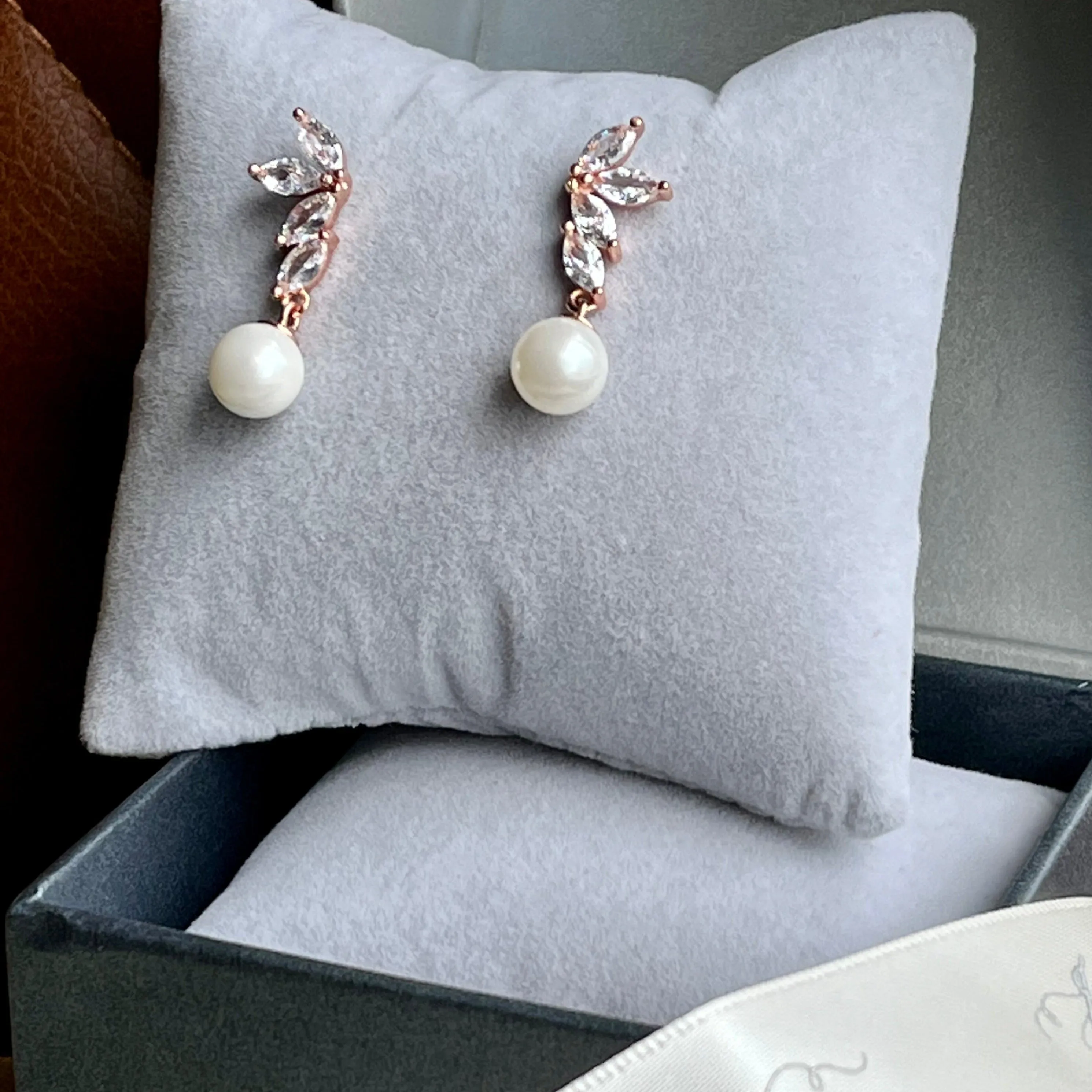 Shelly, Rose Gold & Pearl Earring