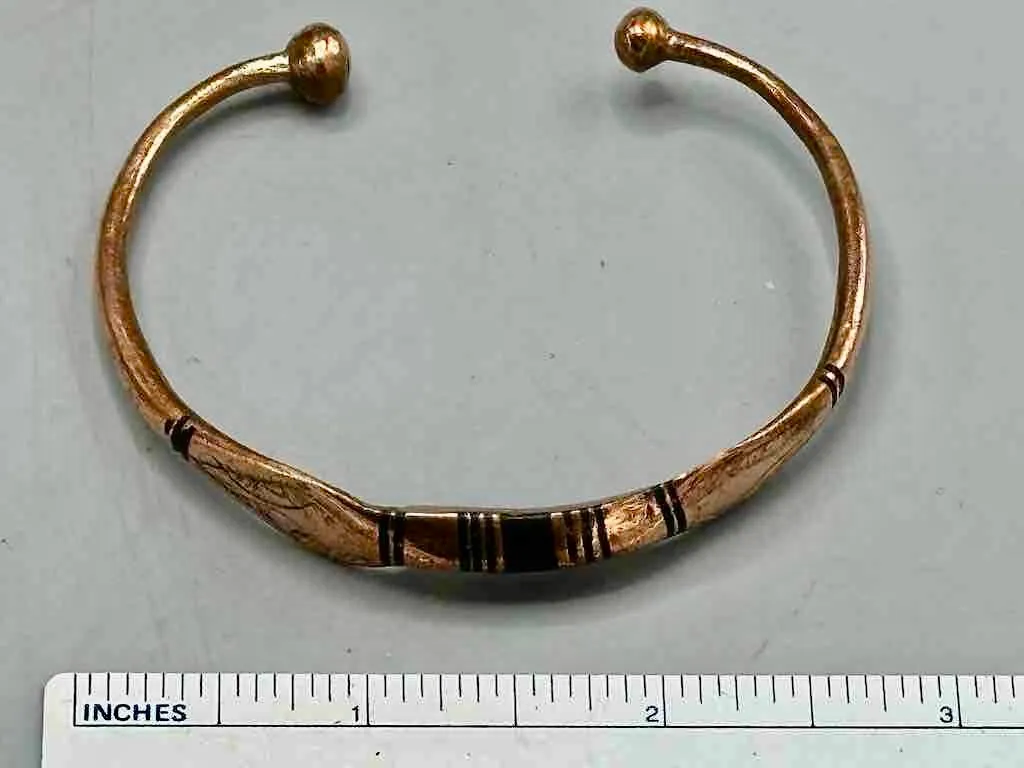 Tuareg Single Bar Multiple Stripe Inlay Squared Center Etched Flat Copper Bracelet