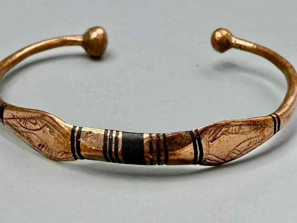 Tuareg Single Bar Multiple Stripe Inlay Squared Center Etched Flat Copper Bracelet
