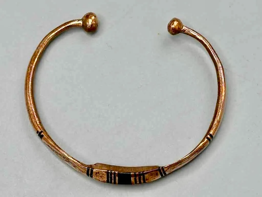 Tuareg Single Bar Multiple Stripe Inlay Squared Center Etched Flat Copper Bracelet